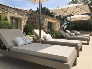 Single outdoor beds 