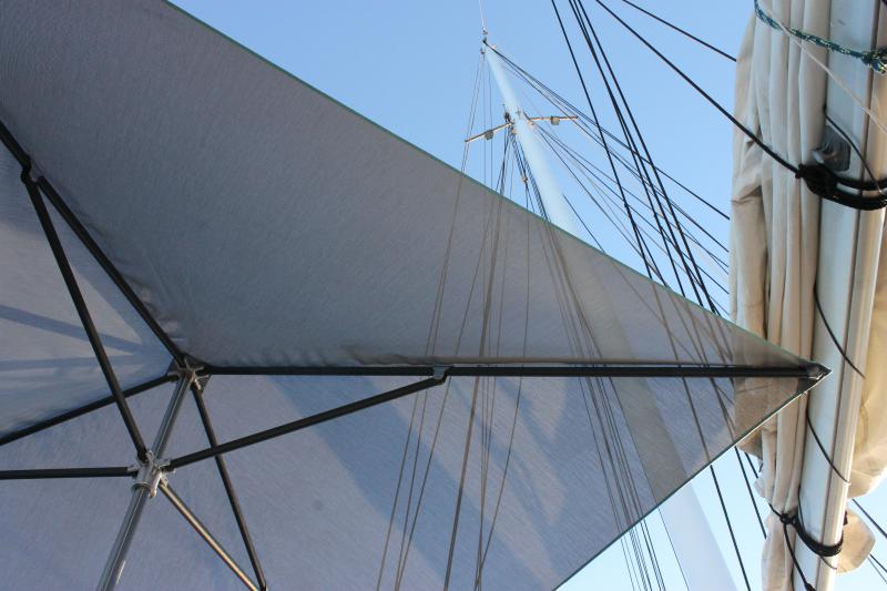 Parasol et aménagement yacht et voilier sur-mesure - Fabricant de parasols professionnels - Mousses Etoiles