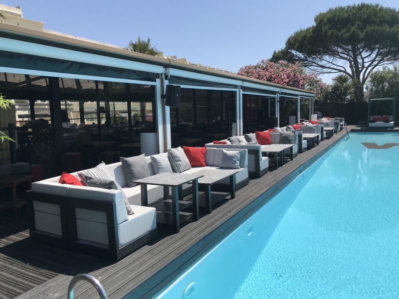 Bord de piscine Mobilier Lounge terrasse de restaurant - Mousses Etoiles - Fabricant made In France